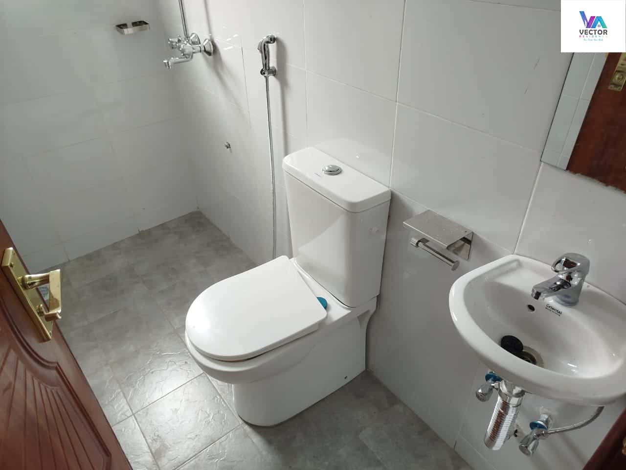 	3 Bedroom Bungalow All Ensuite Hidden roof design thumbnail 9