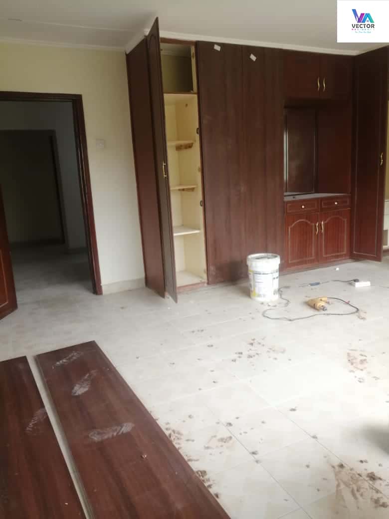 	5 bedroom All Ensuite with DSQ thumbnail 6