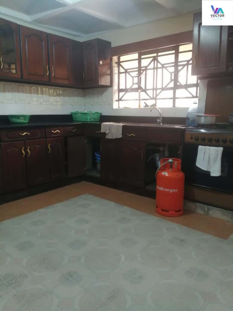 	5 bedroom All Ensuite with DSQ thumbnail 10