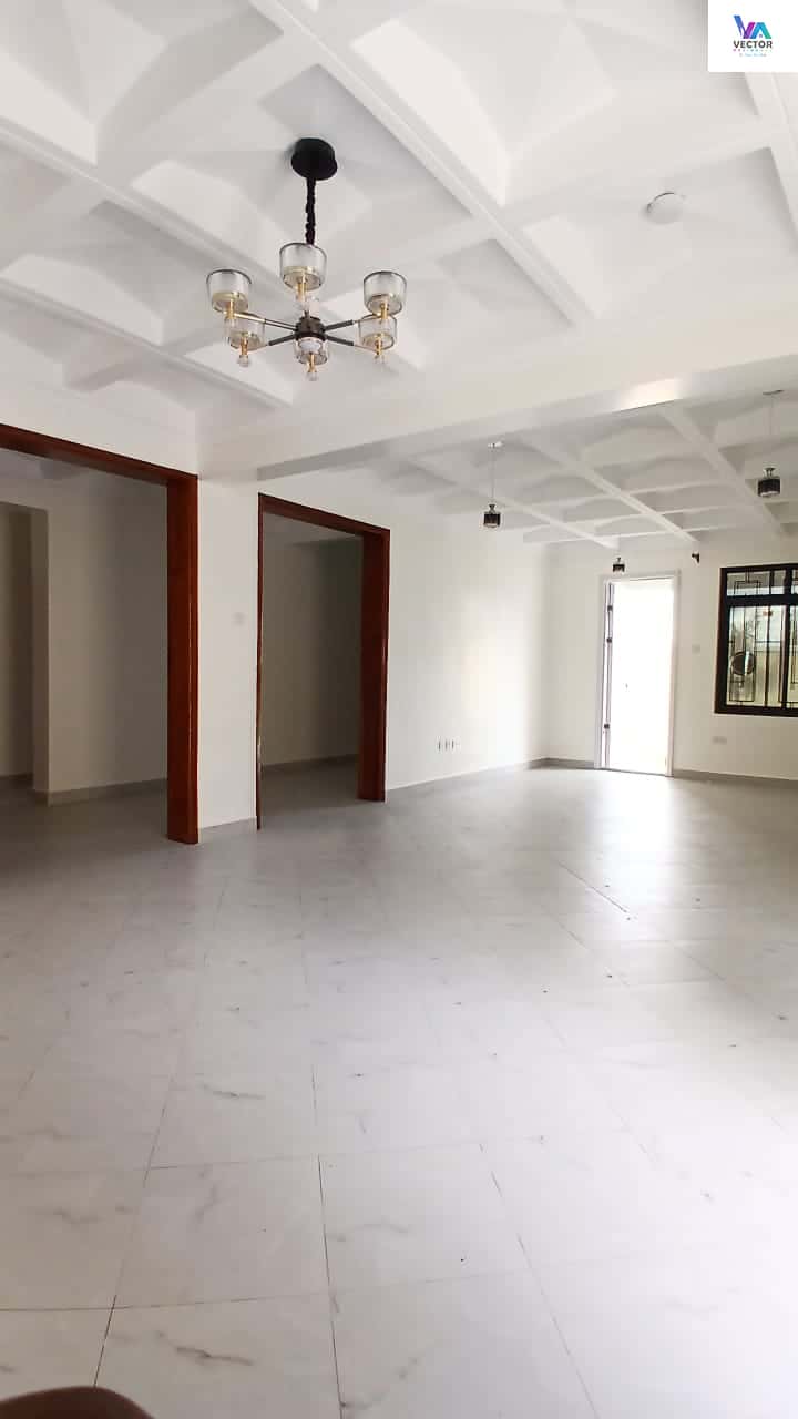 5 Bedroom Maisonette All Ensuite+ SQ thumbnail 4