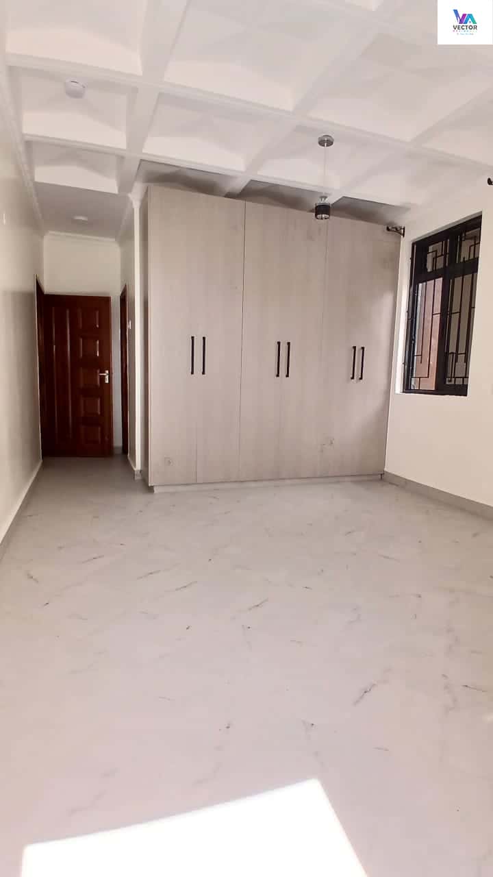 5 Bedroom Maisonette All Ensuite+ SQ thumbnail 7