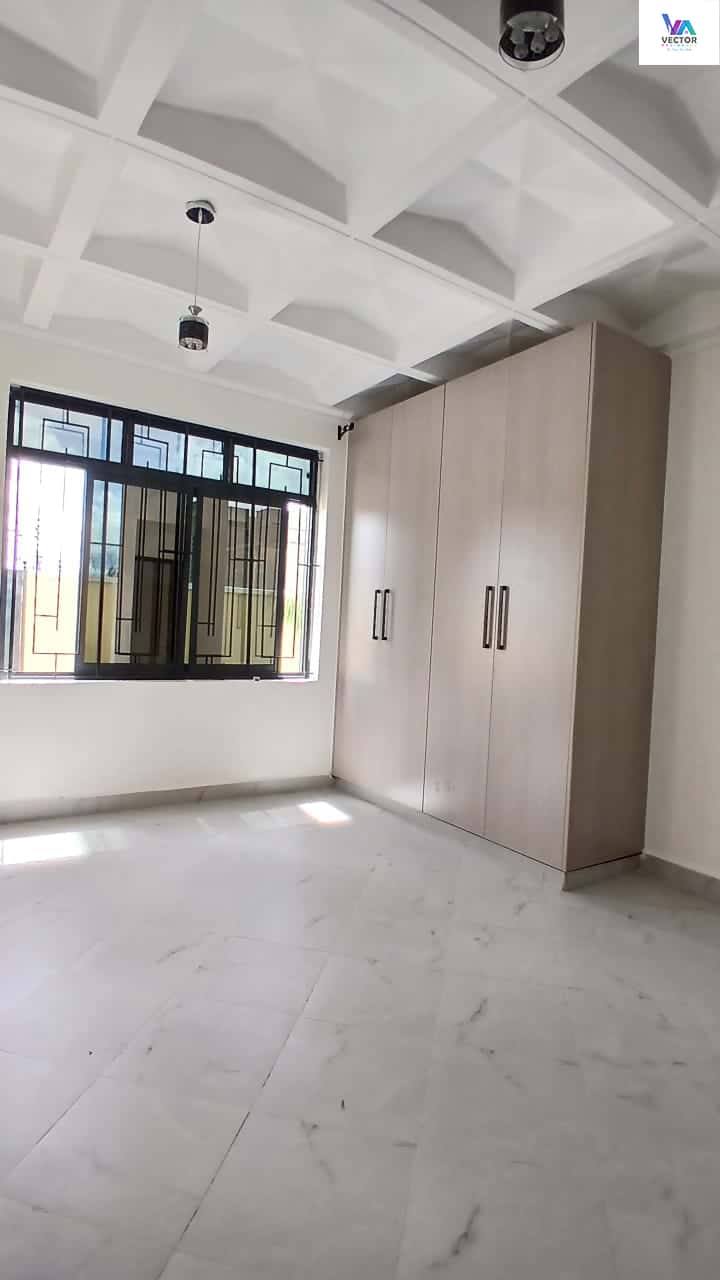 5 Bedroom Maisonette All Ensuite+ SQ thumbnail 8