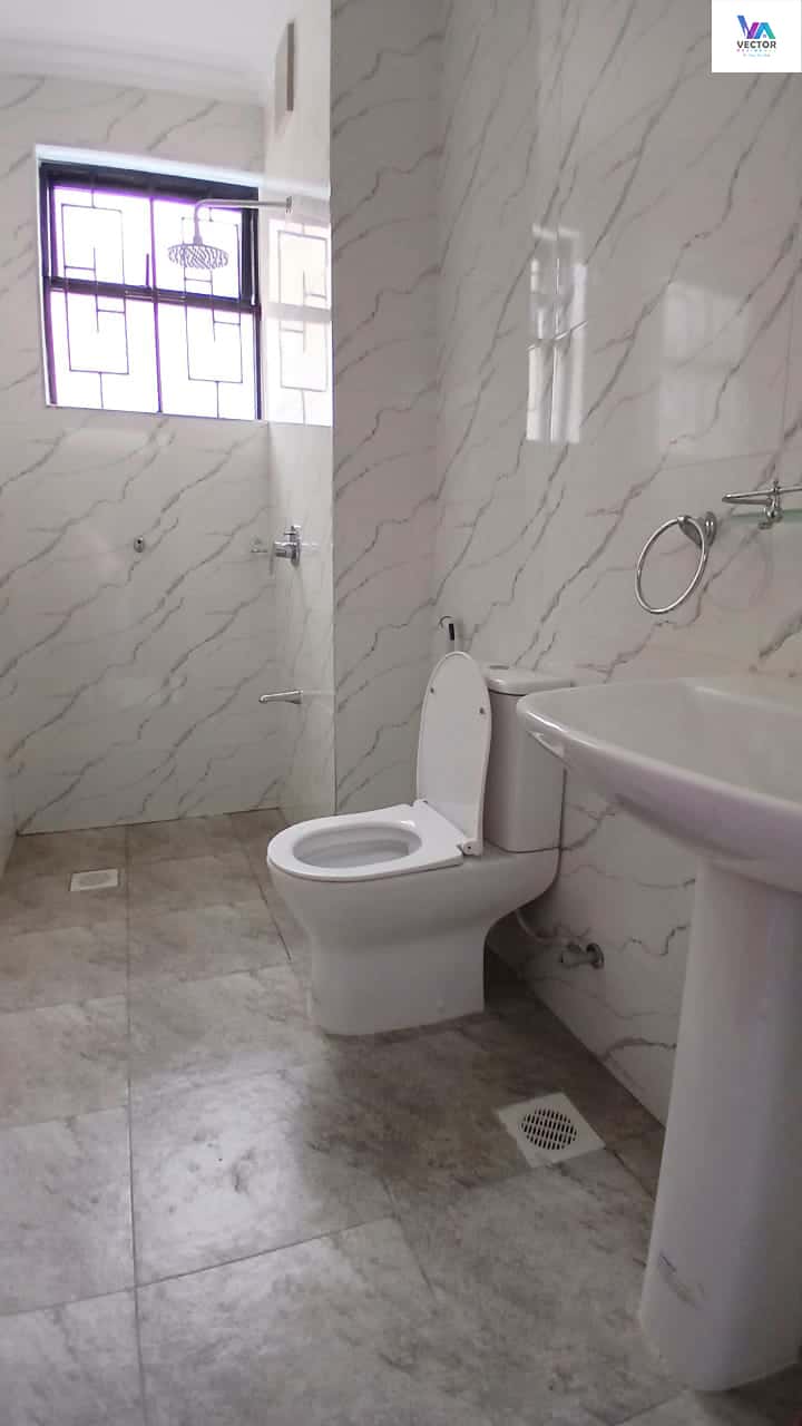 5 Bedroom Maisonette All Ensuite+ SQ thumbnail 10