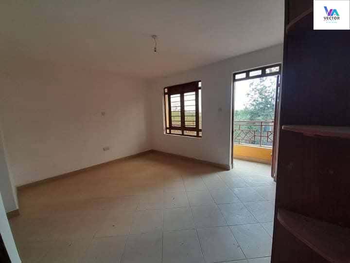 3 Bedroom Apartment Master Ensuite thumbnail 8