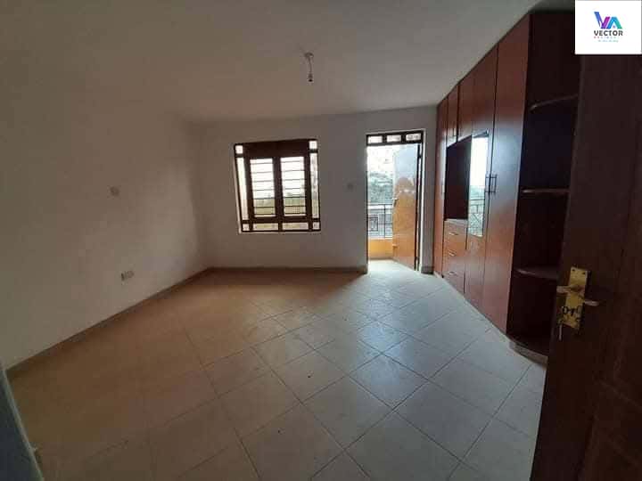 3 Bedroom Apartment Master Ensuite thumbnail 11