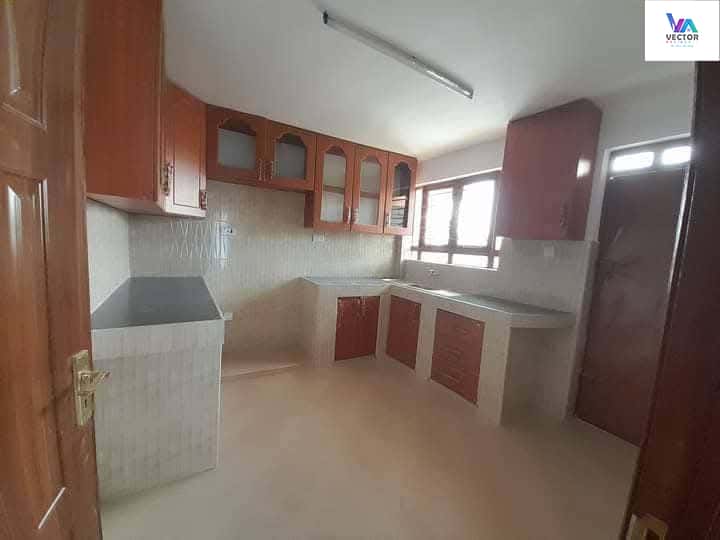 3 Bedroom Apartment Master Ensuite thumbnail 13