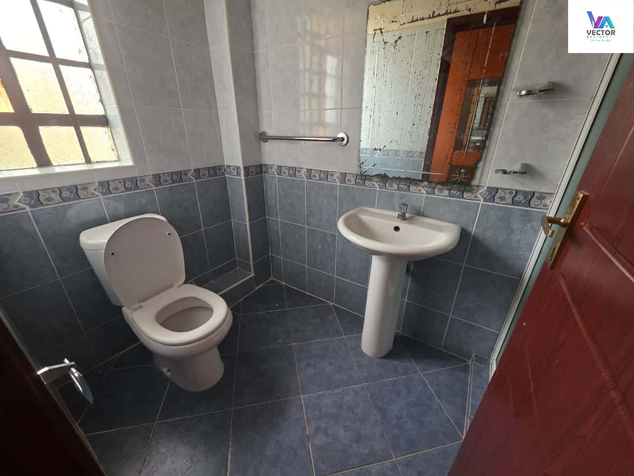 4 spacious all ensuite bedrooms thumbnail 4