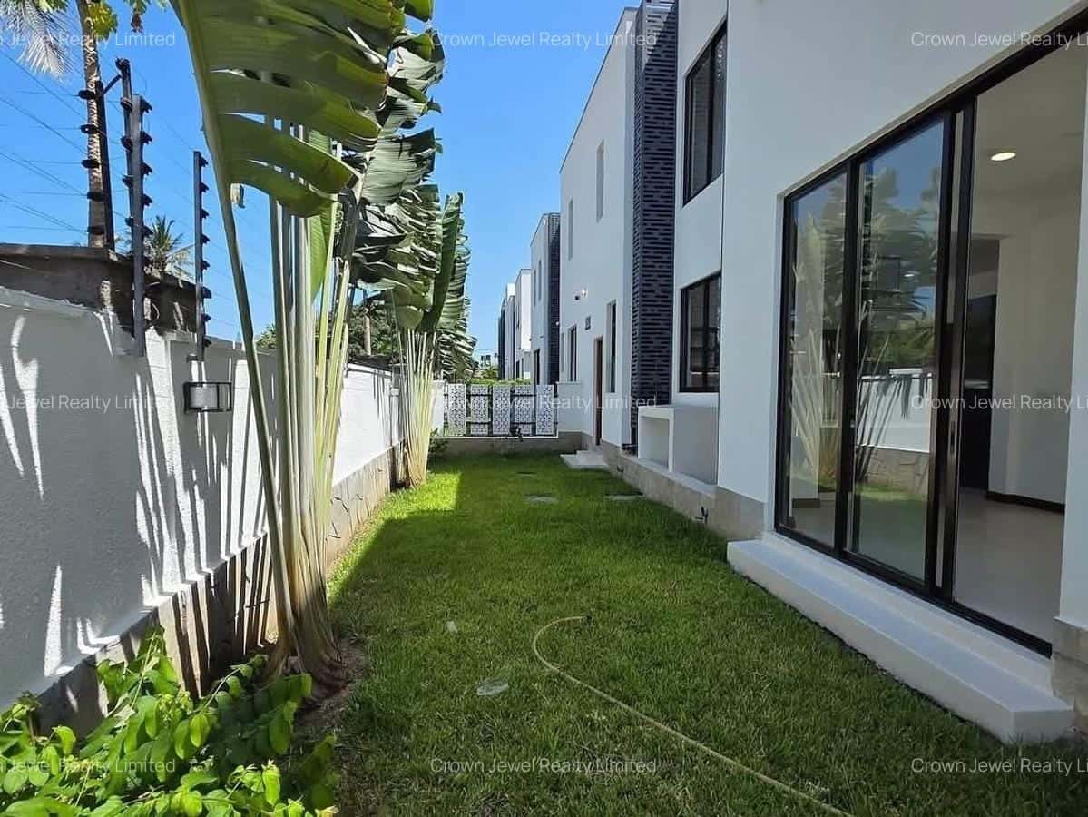  Brand New 4 Bedroom Luxury Villa for Sale in Nyali – Gated Community thumbnail 5
