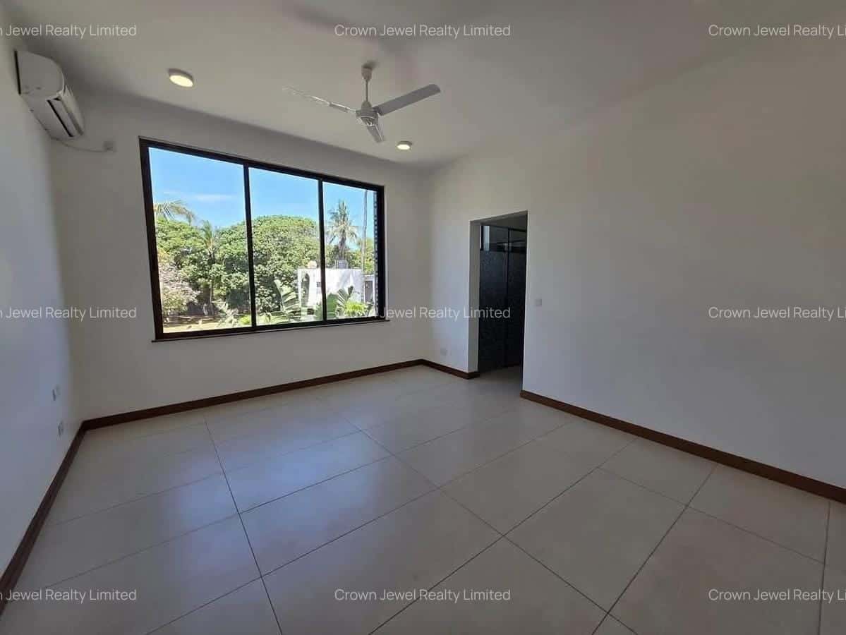  Brand New 4 Bedroom Luxury Villa for Sale in Nyali – Gated Community thumbnail 6