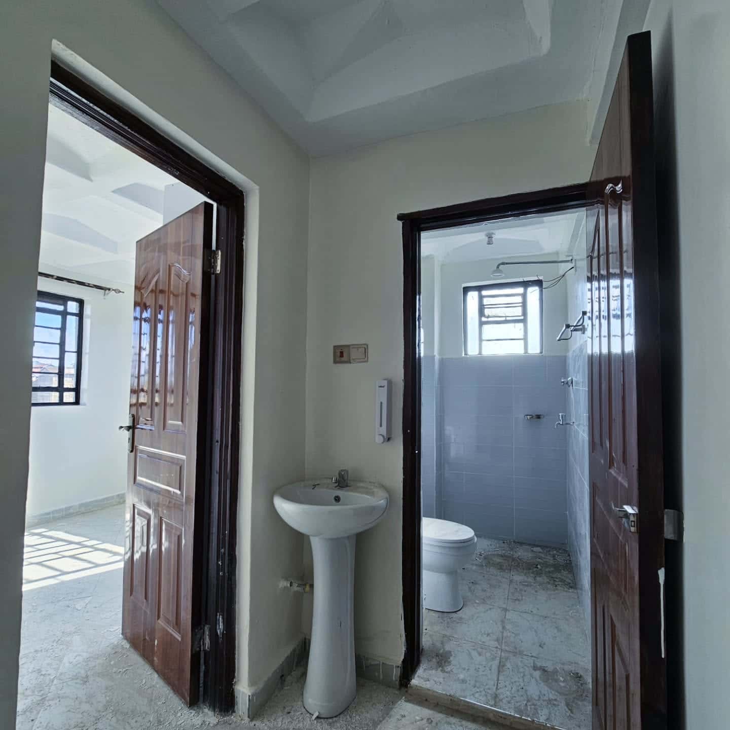 Master ensuite 2 bedroom apartment  thumbnail 11