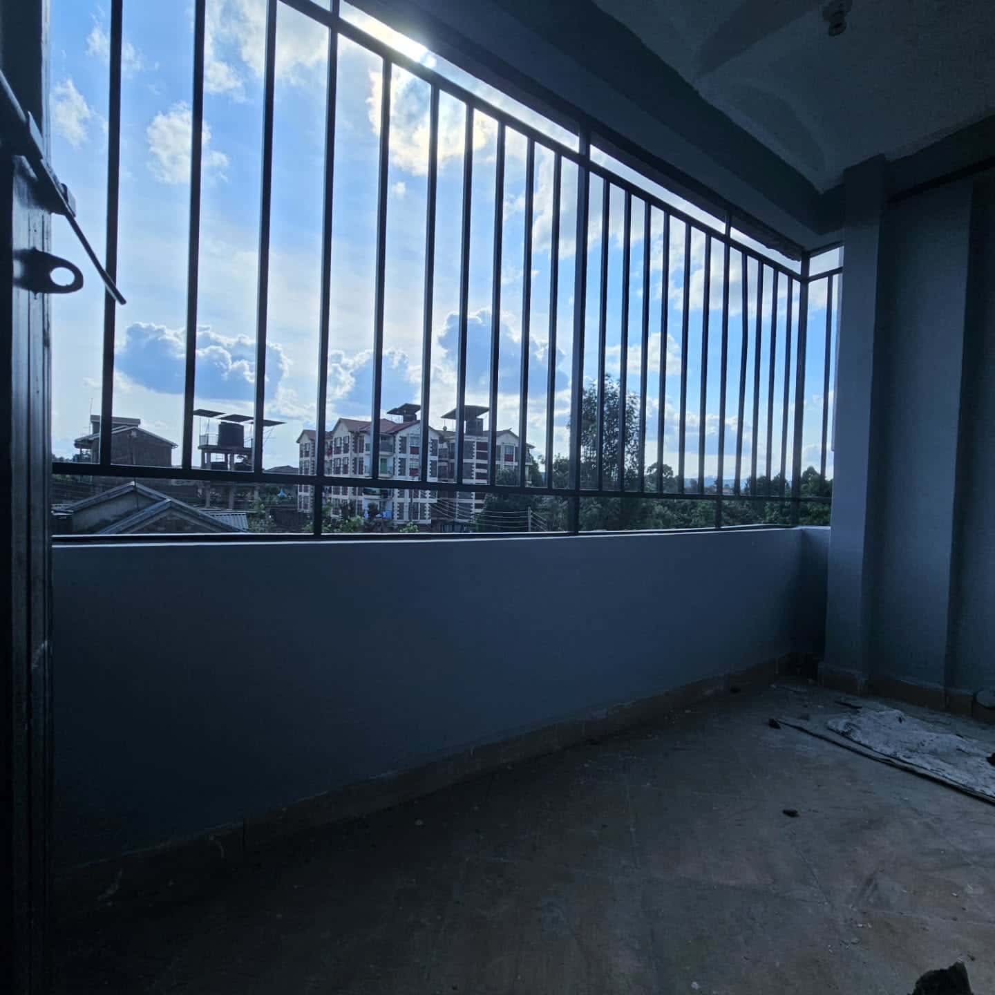 Master ensuite 2 bedroom apartment  thumbnail 3