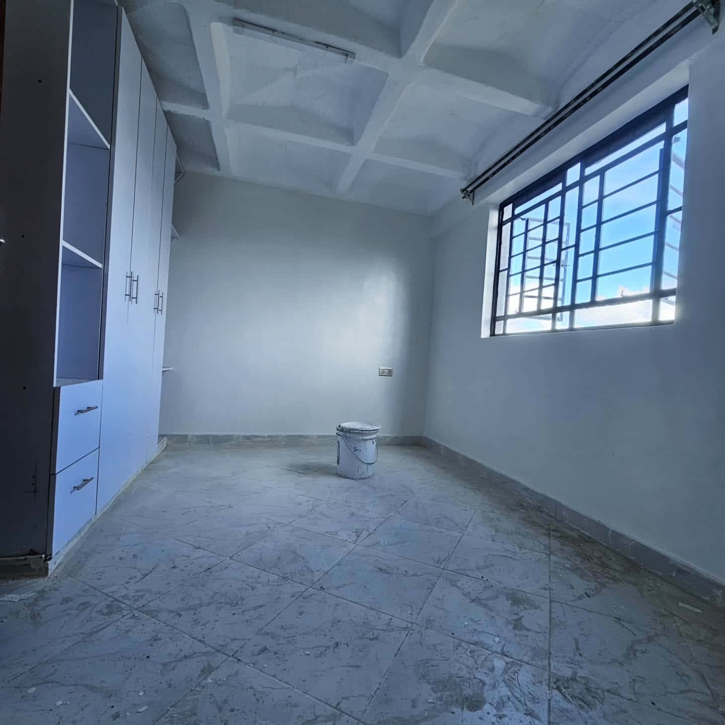 Master ensuite 2 bedroom apartment  thumbnail 2