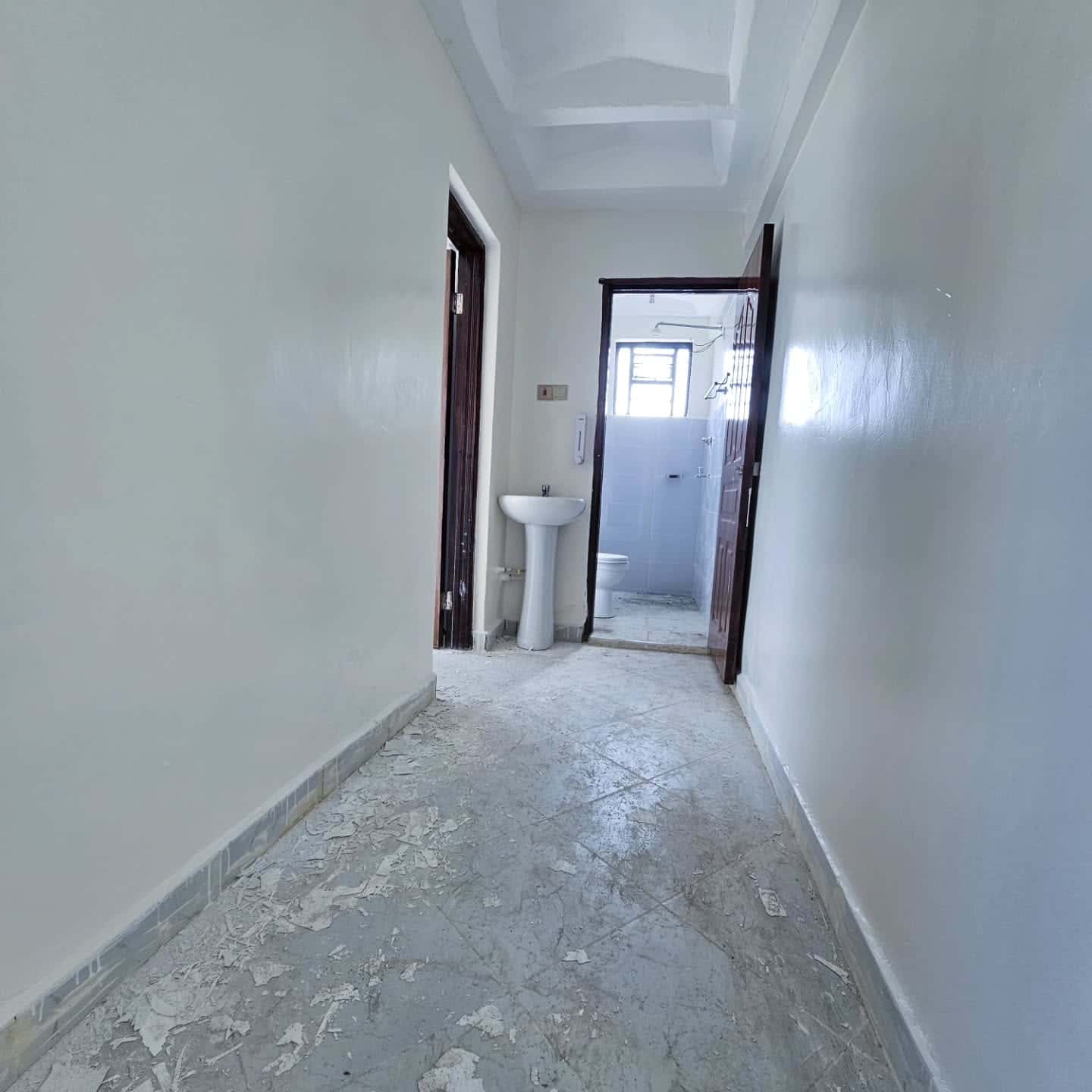 Master ensuite 2 bedroom apartment  thumbnail 6