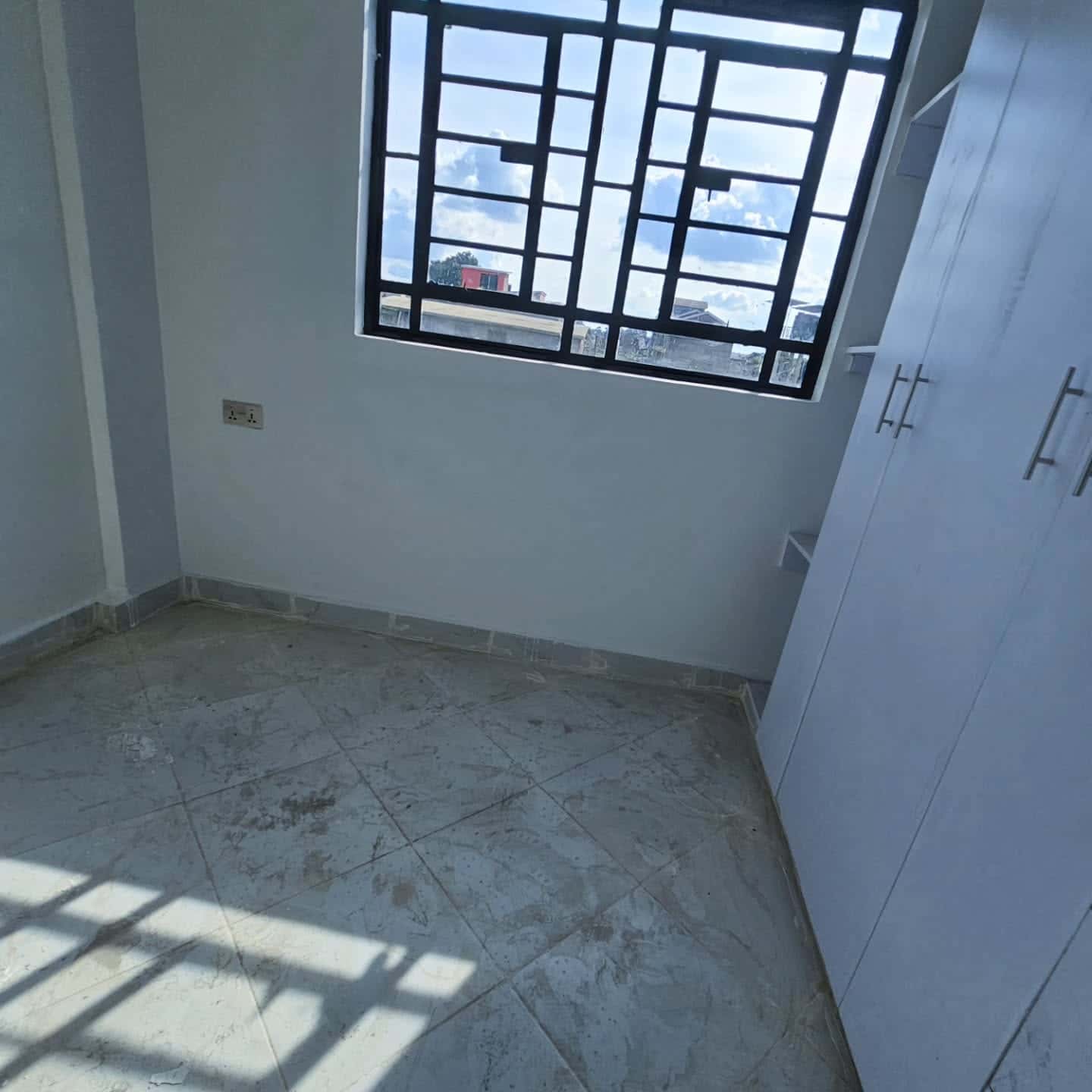 Master ensuite 2 bedroom apartment  thumbnail 9