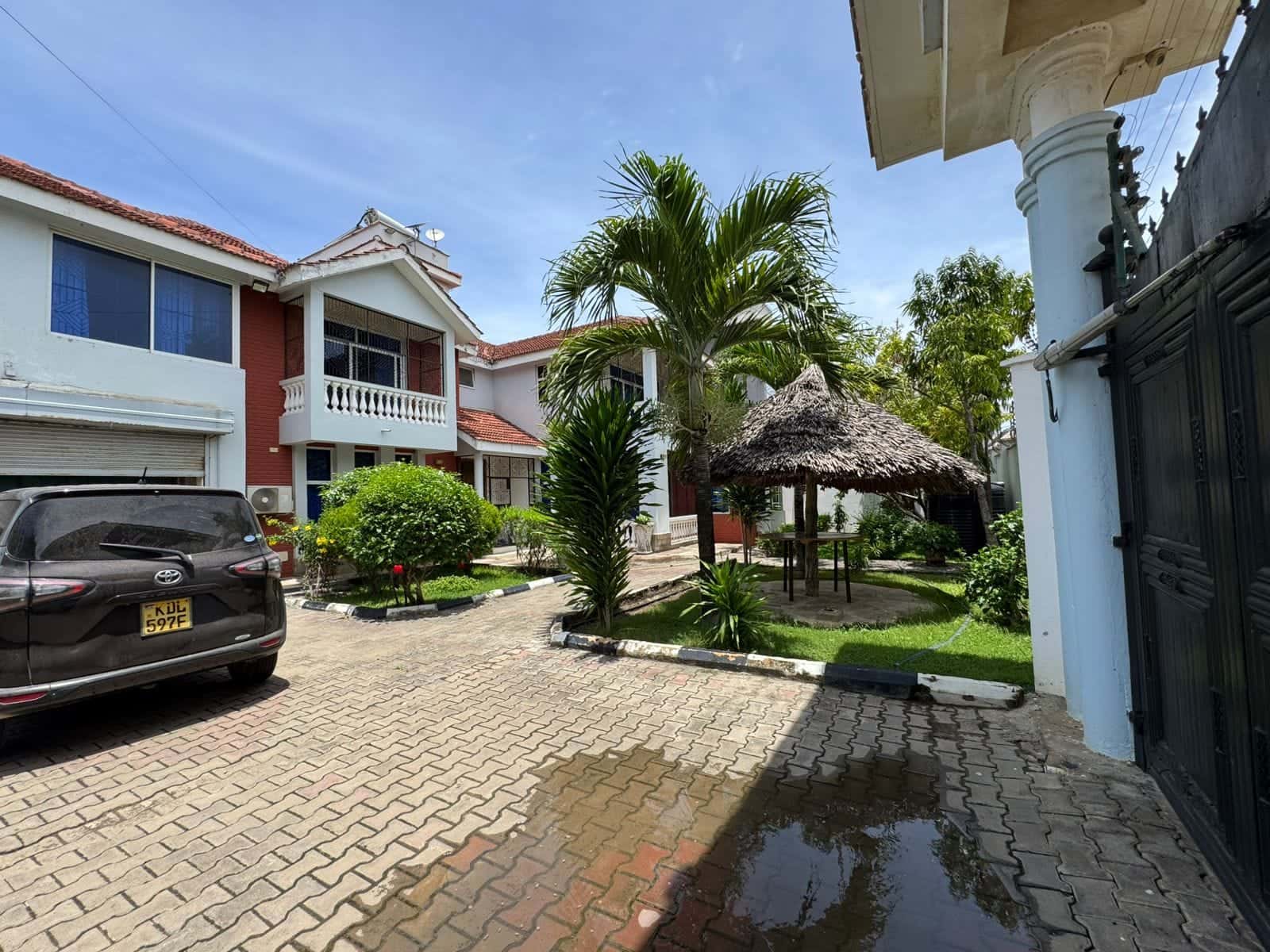 5 bedroom mansion on sale  image 2