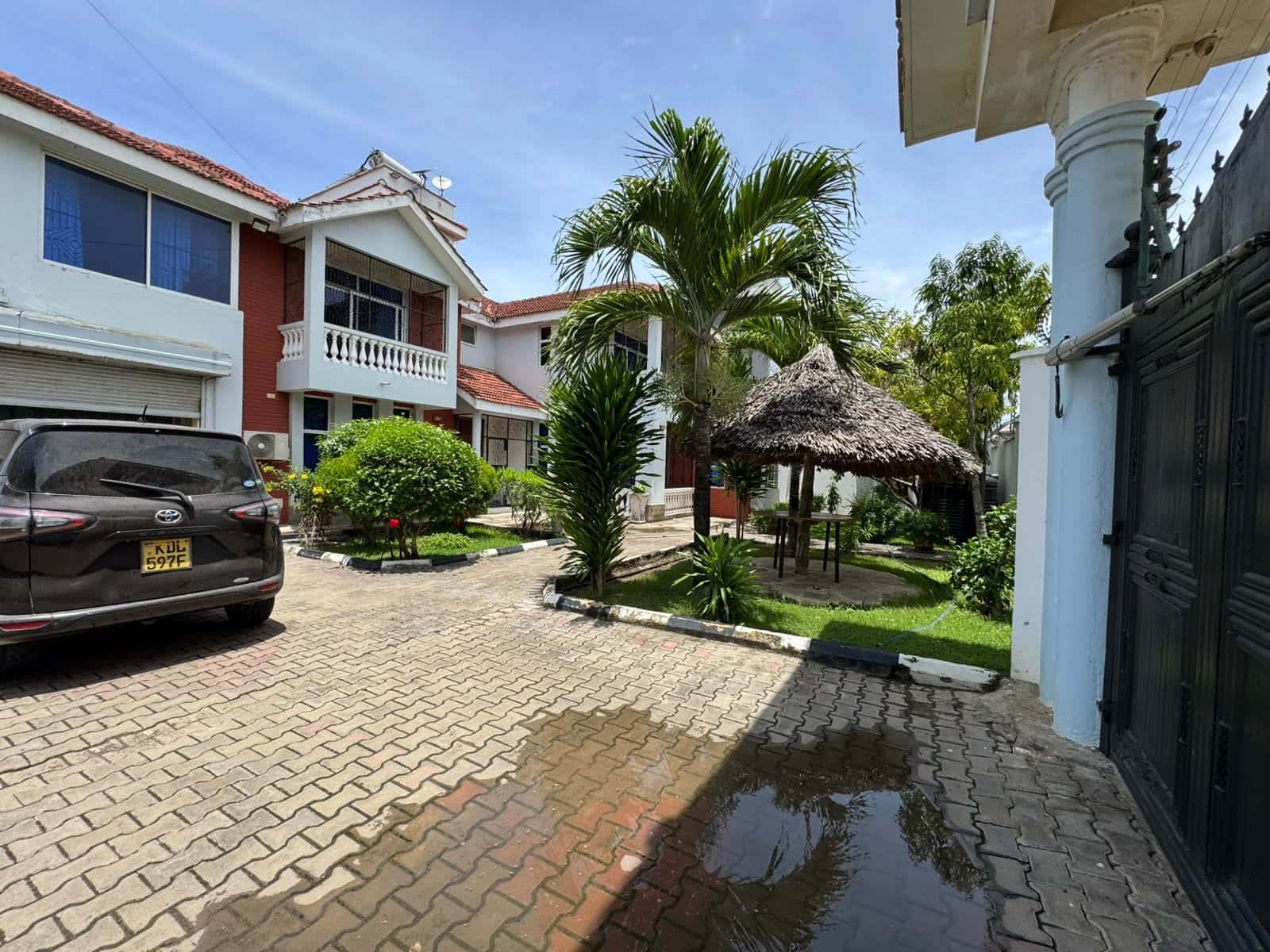 5 bedroom mansion on sale  image 3