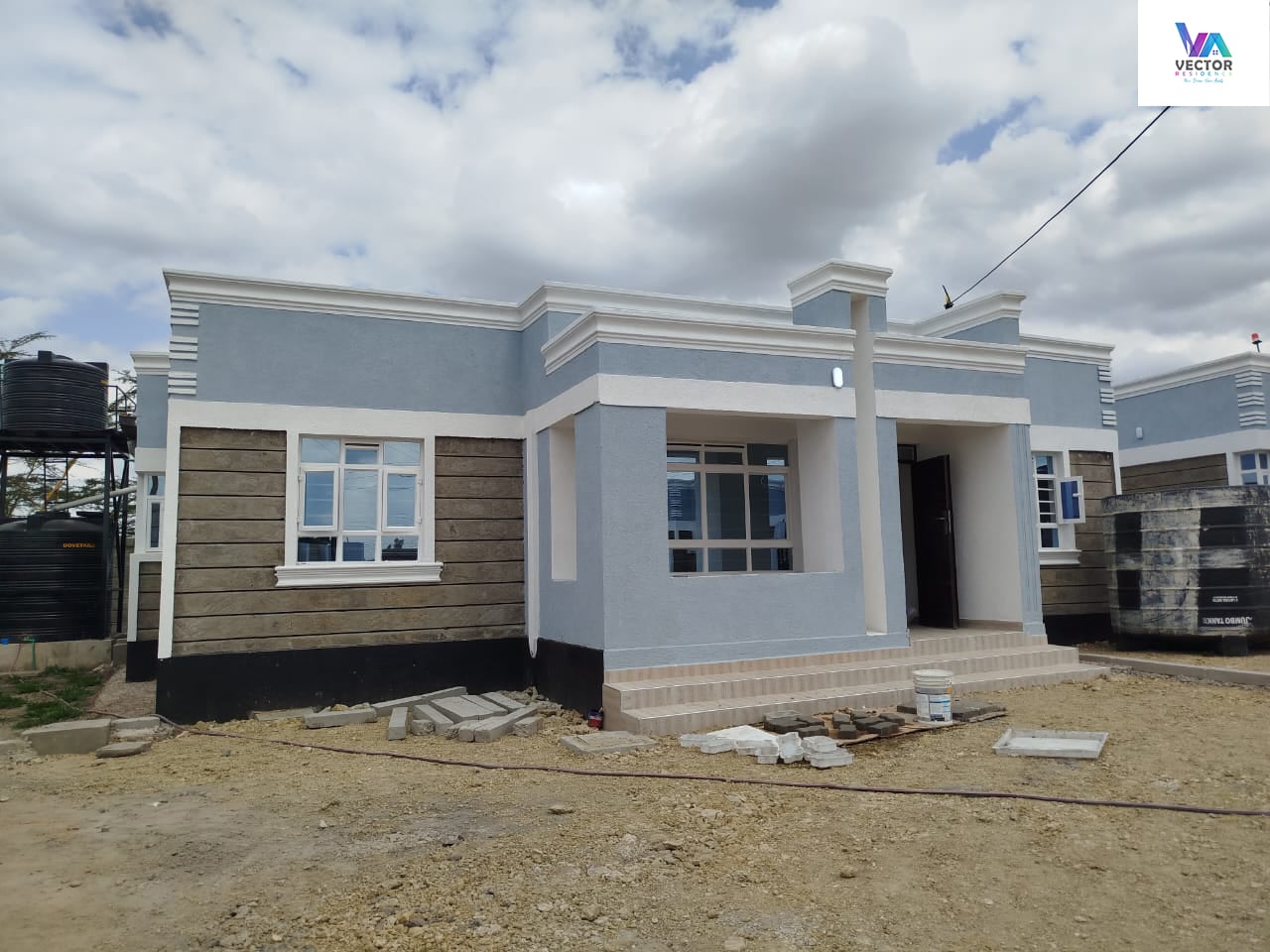	3 Bedroom Bungalow All Ensuite Hidden roof design - Image 1