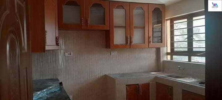 3 Bedroom Apartment Master Ensuite thumbnail 2