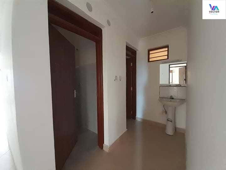 3 Bedroom Apartment Master Ensuite thumbnail 5