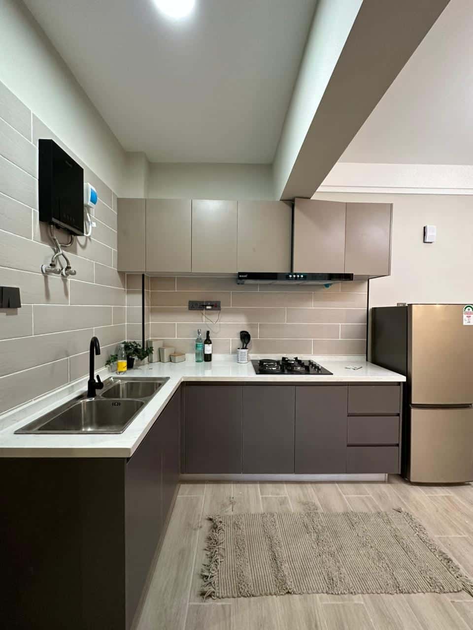 1 BEDROOM APARTMENT FOR SALE IN LAVINGTON HATHERU ROAD thumbnail 3