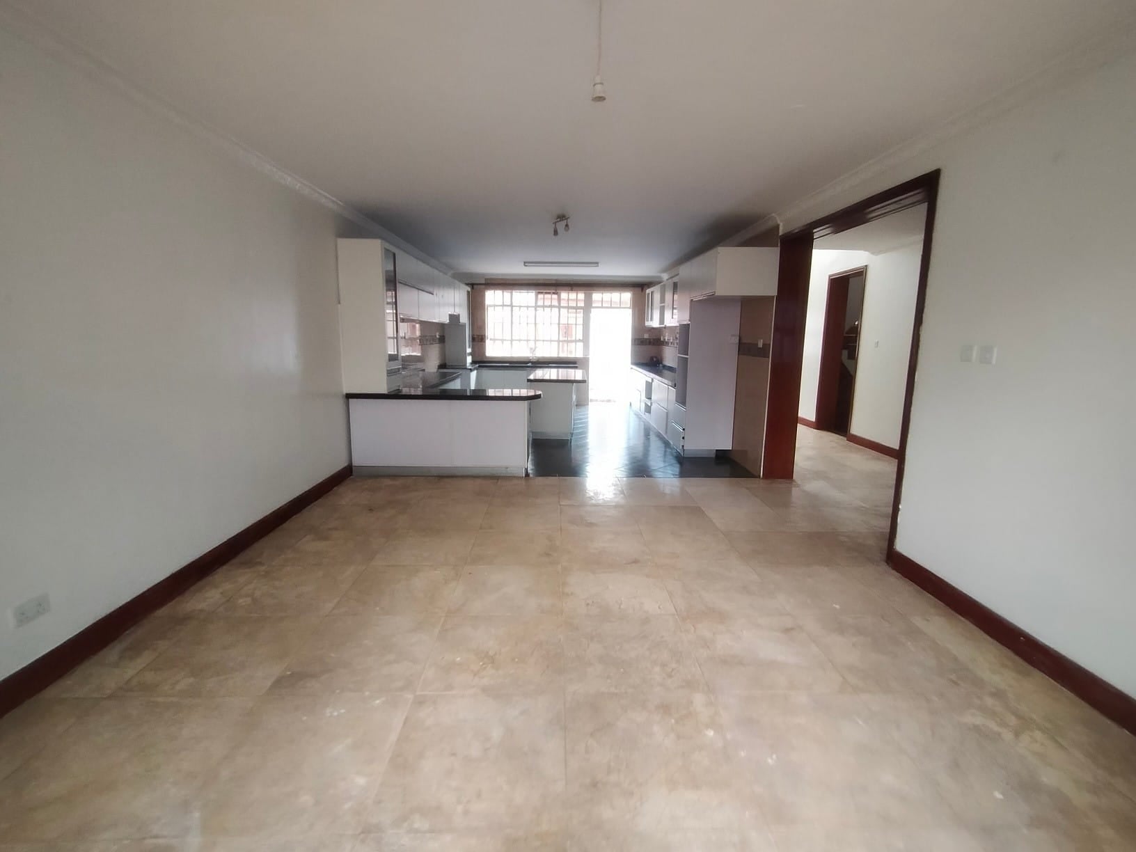 LUXURIOUS 5 BEDROOM MAISONETTE TO LET IN LANGATA - Image 1