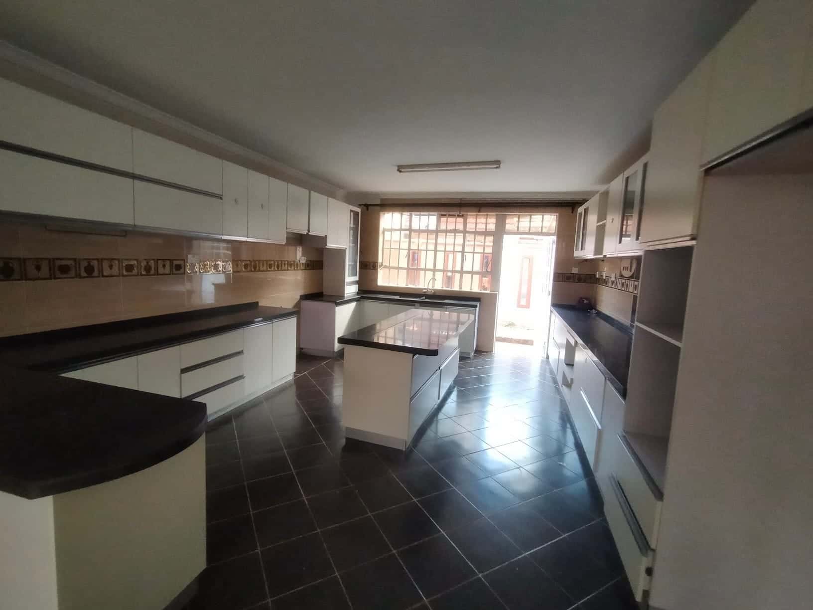 LUXURIOUS 5 BEDROOM MAISONETTE TO LET IN LANGATA thumbnail 3
