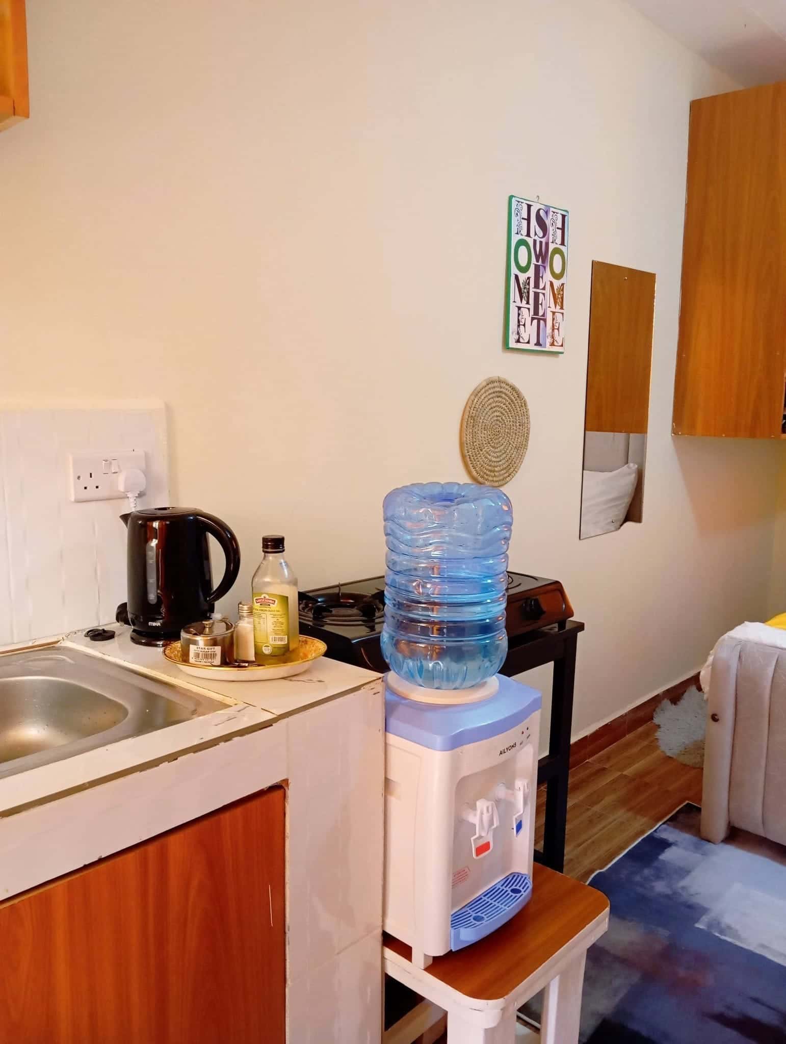 Studio Airbnb Apartment thumbnail 1