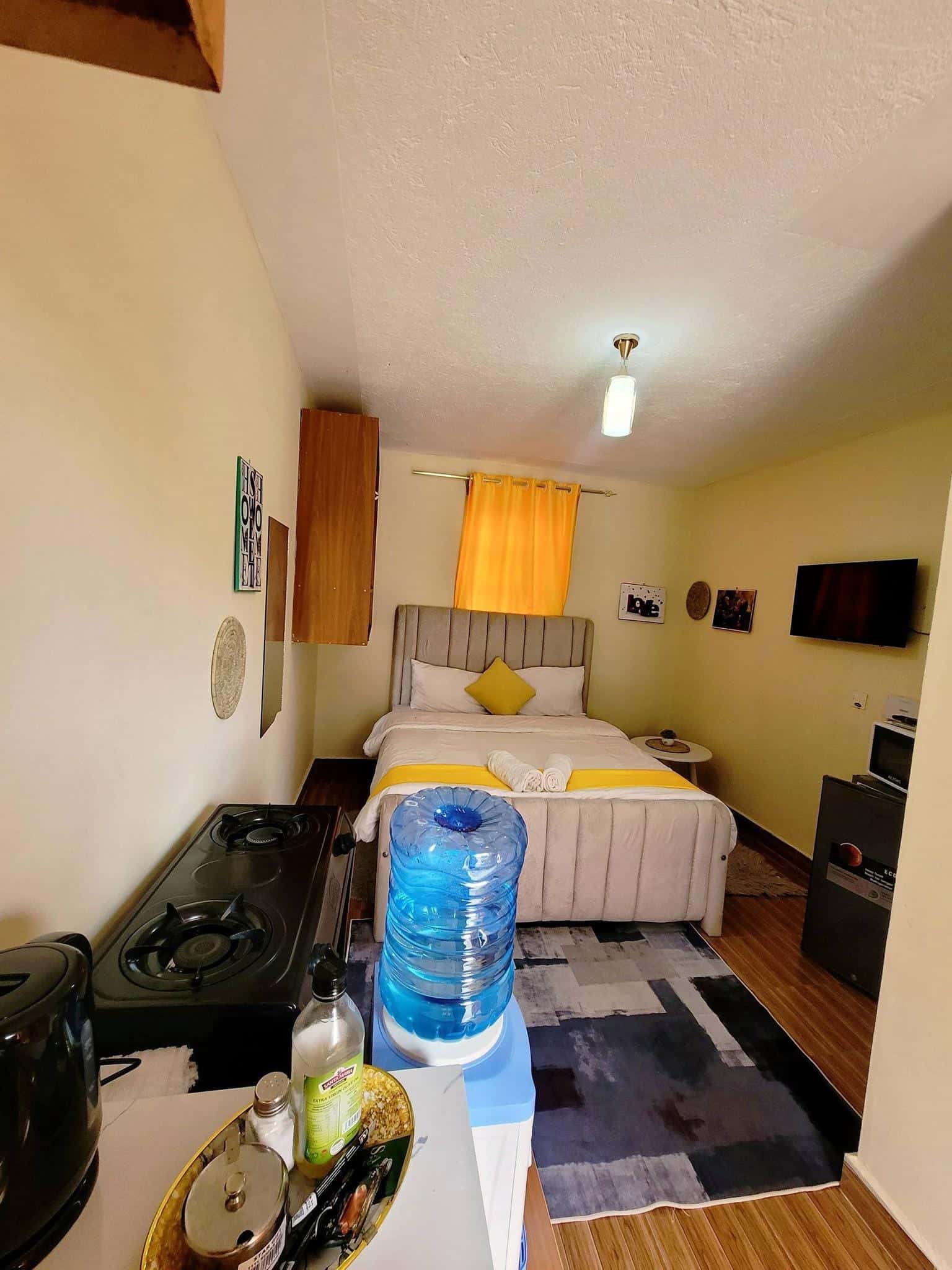 Studio Airbnb Apartment thumbnail 3