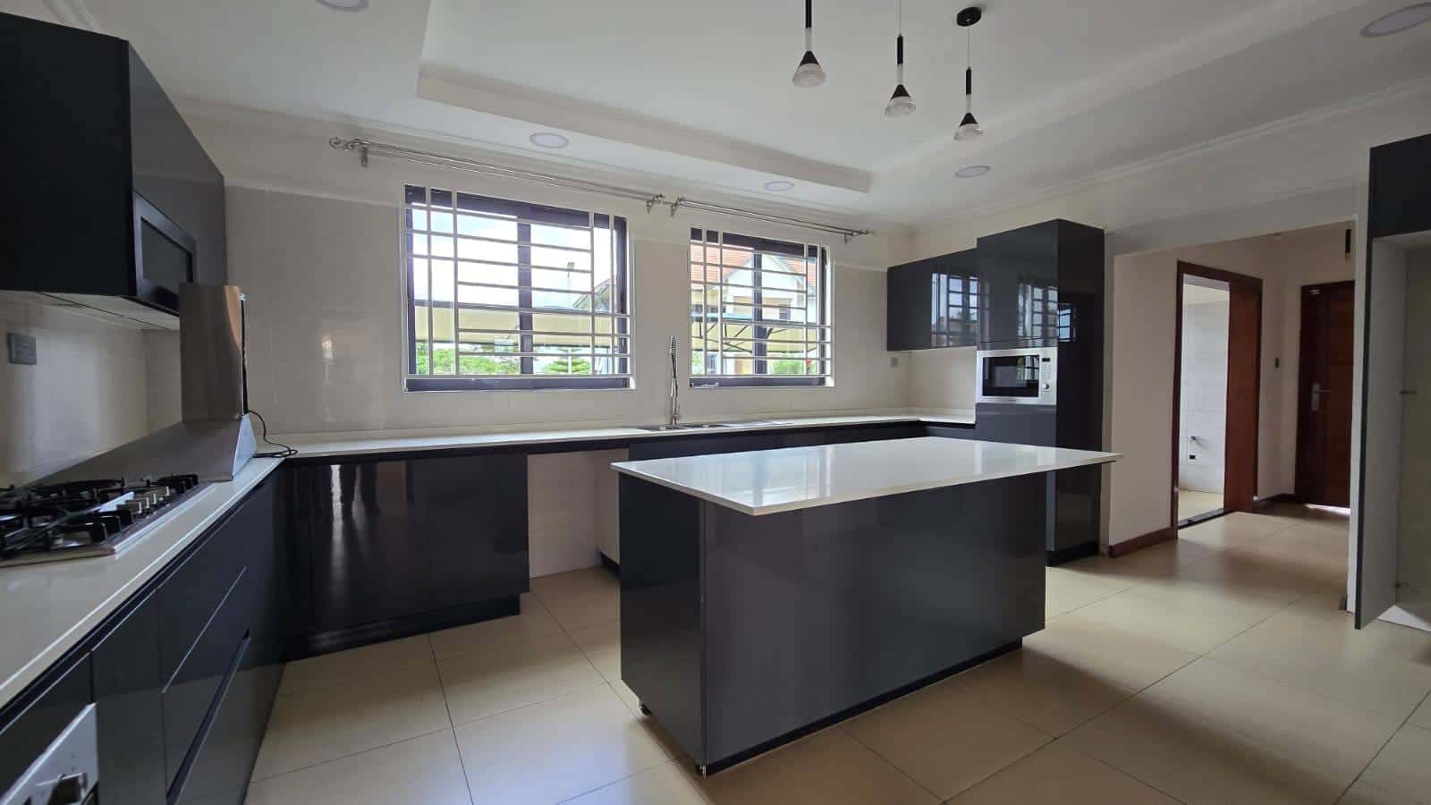 4 Bedroom All-Ensuite Townhouse + DSQ to Let thumbnail 1