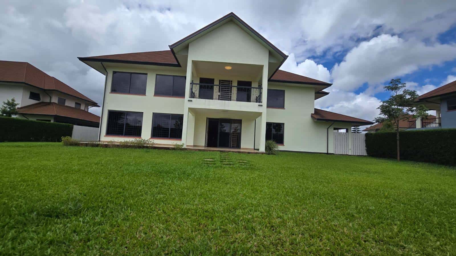 4 Bedroom All-Ensuite Townhouse + DSQ to Let thumbnail 5