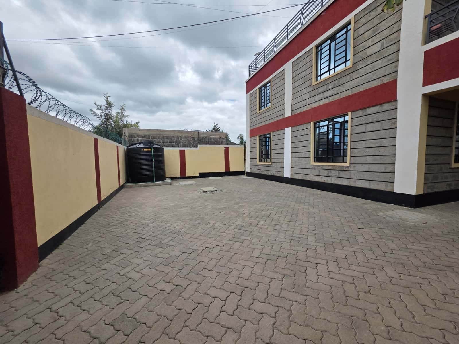 3 Bedroom House + Garage To Let thumbnail 9