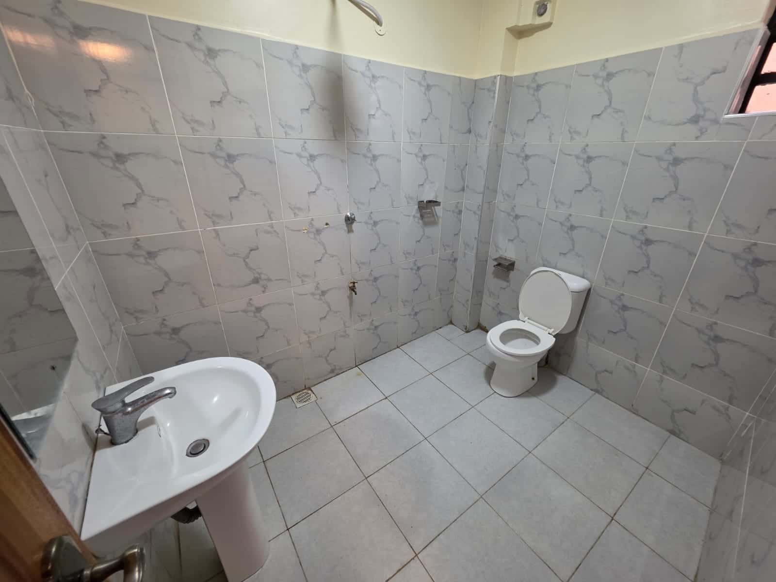 3 Bedroom House + Garage To Let thumbnail 7