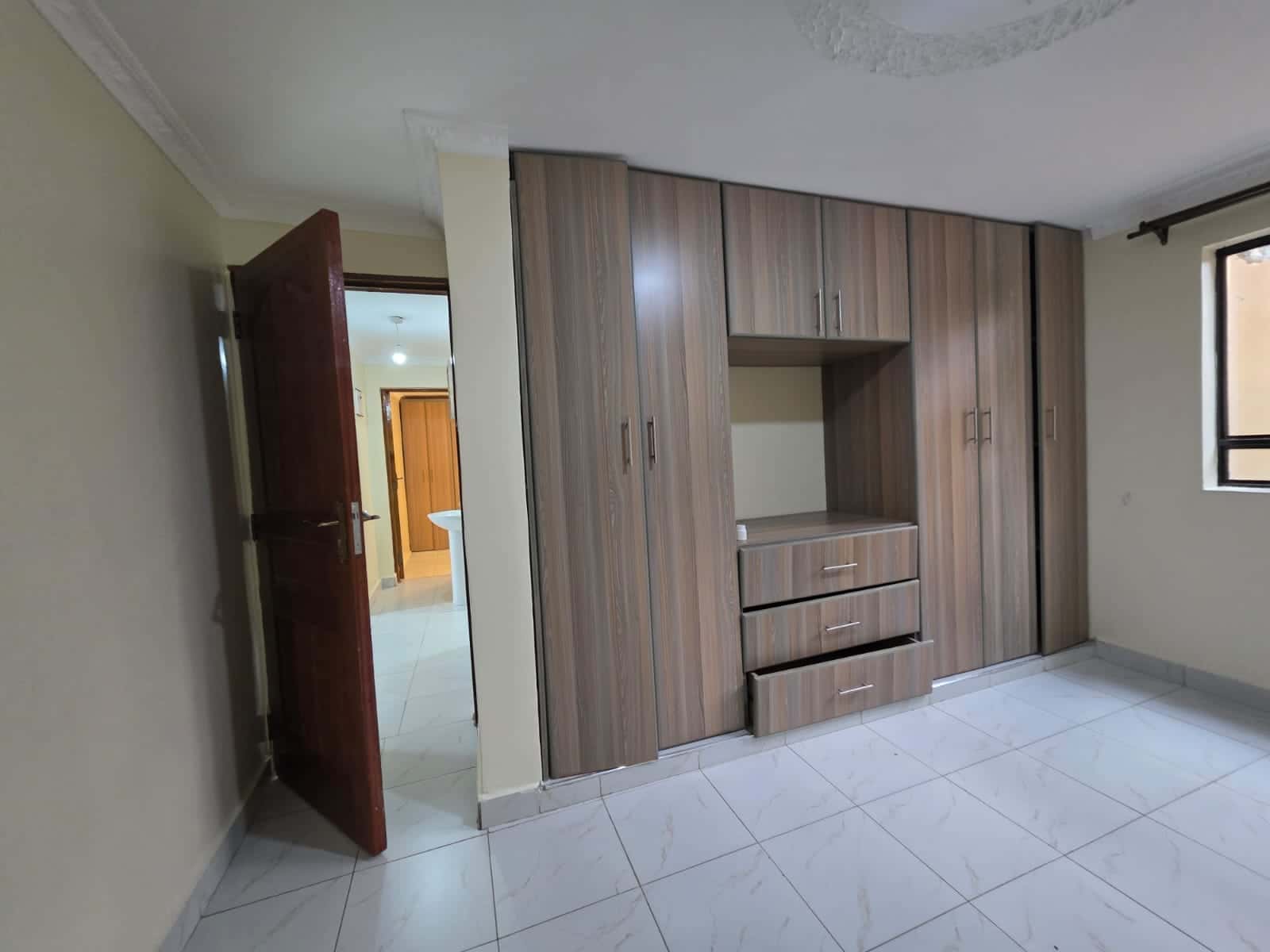 3 Bedroom House + Garage To Let thumbnail 10