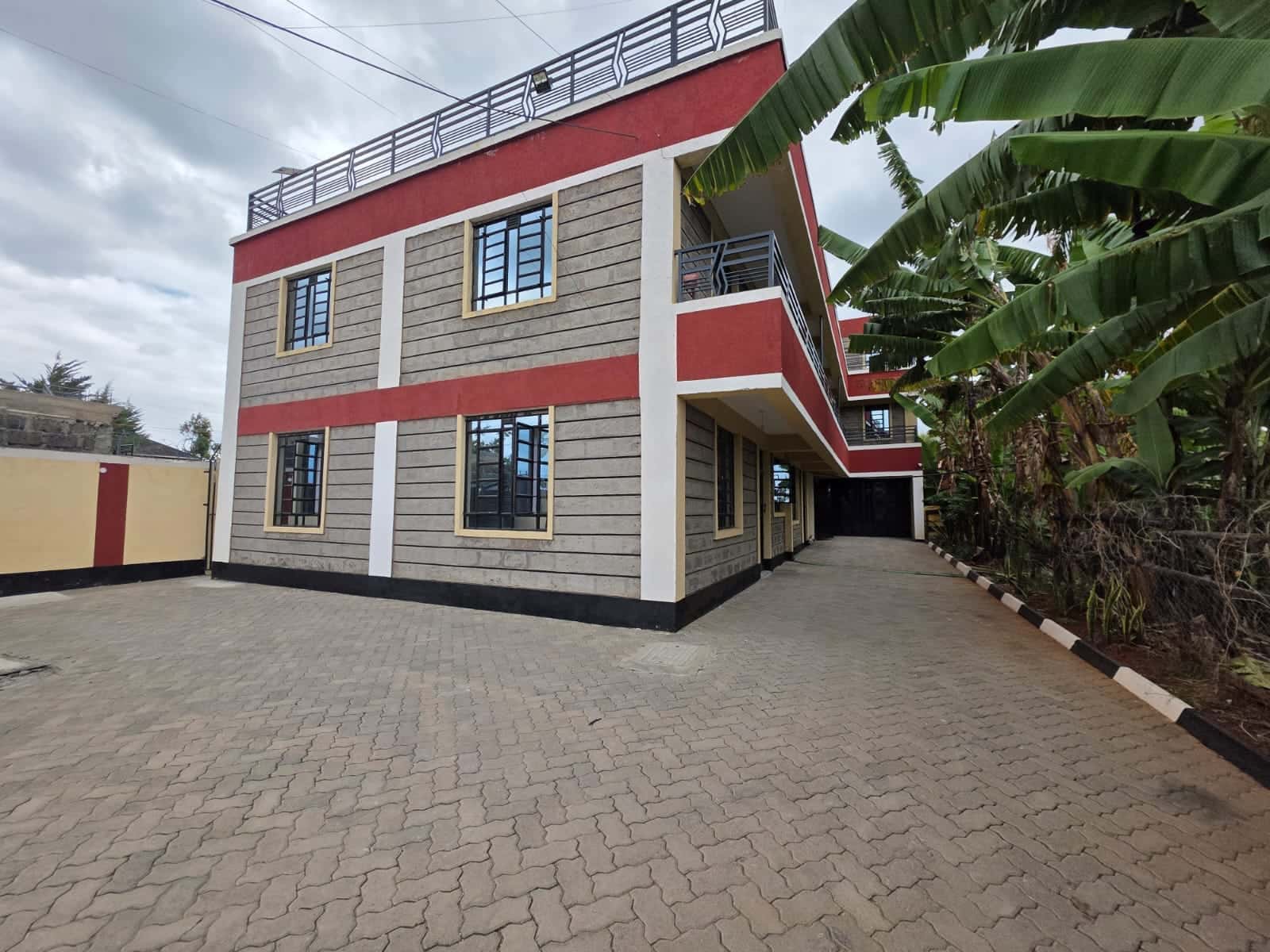 3 Bedroom House + Garage To Let thumbnail 4