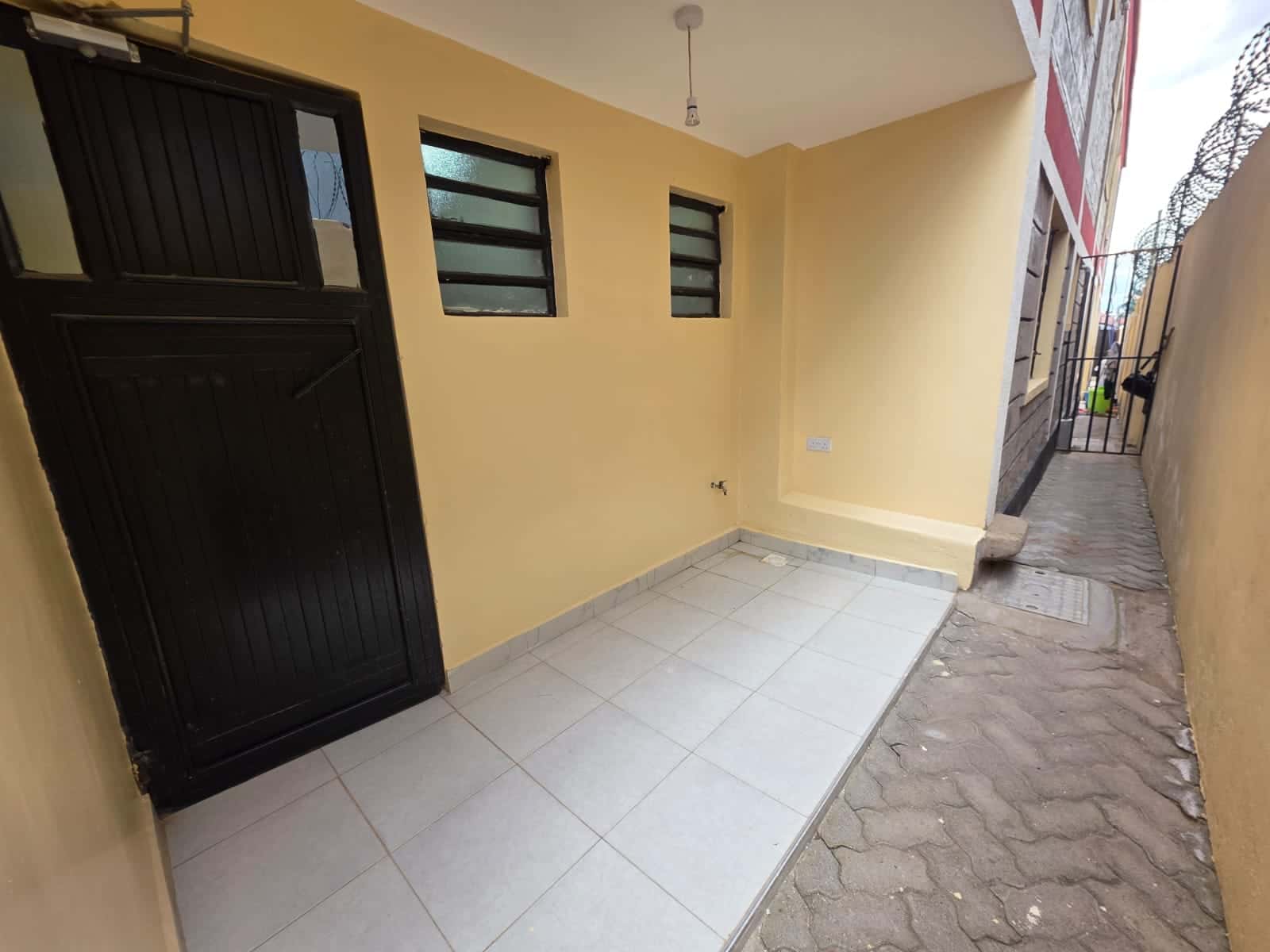 3 Bedroom House + Garage To Let thumbnail 5