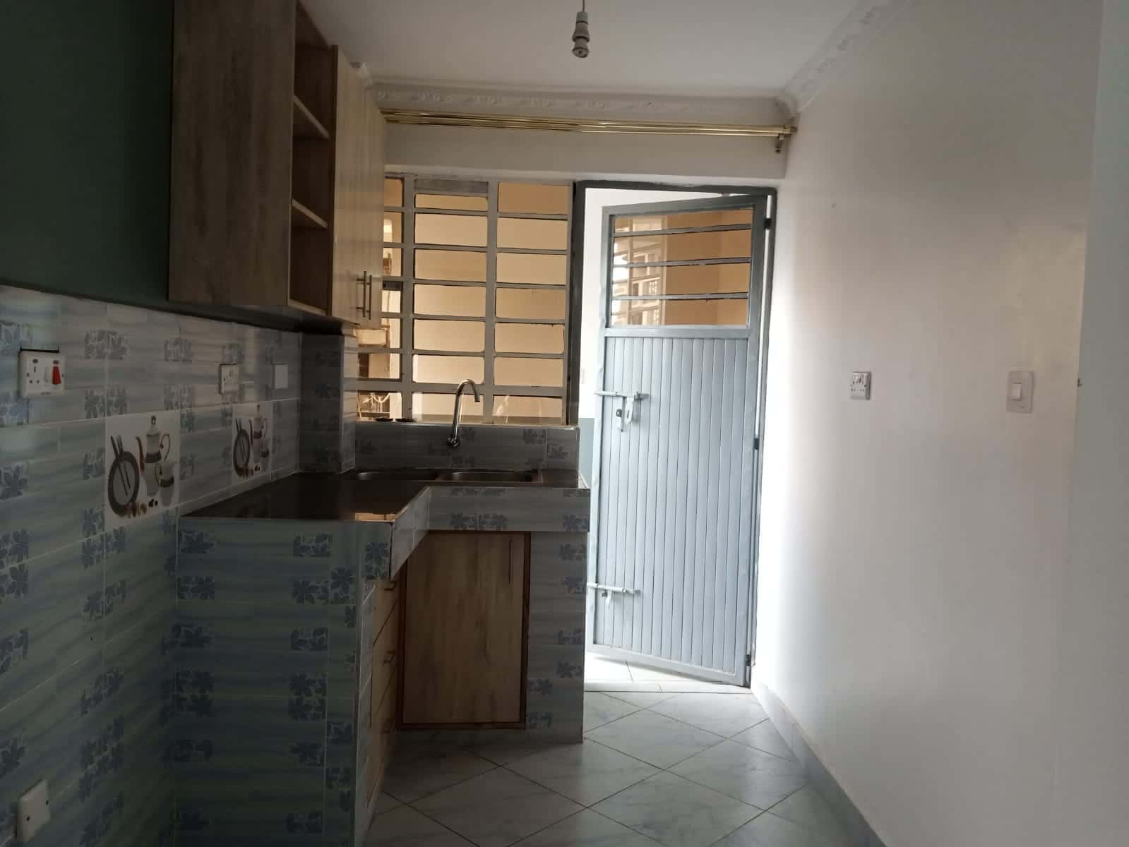 Modern 1 Bedroom Apartment thumbnail 7