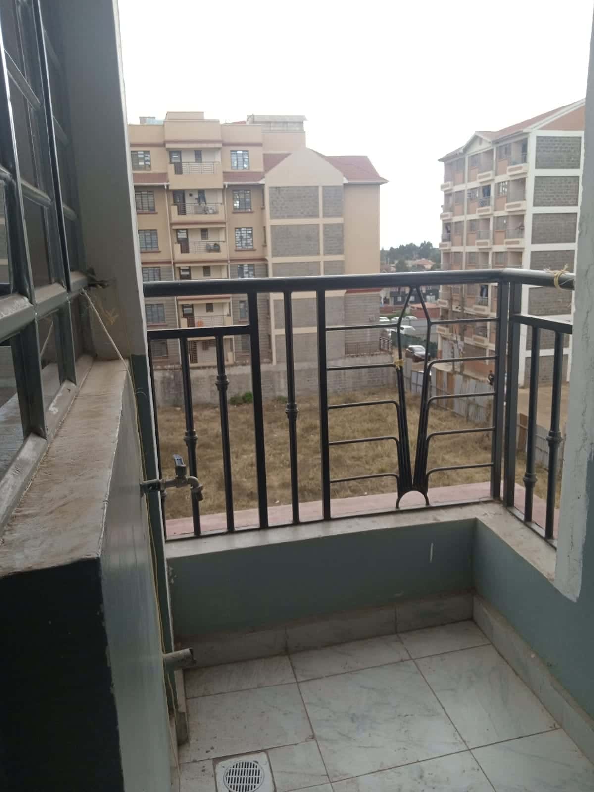 Modern 1 Bedroom Apartment thumbnail 4