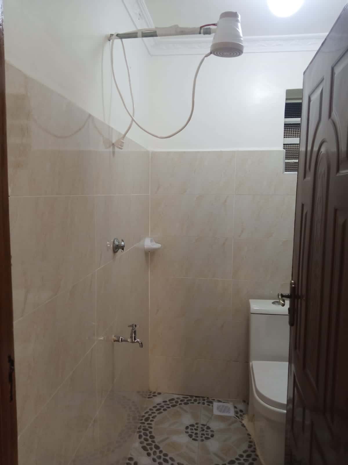 Modern 1 Bedroom Apartment thumbnail 5