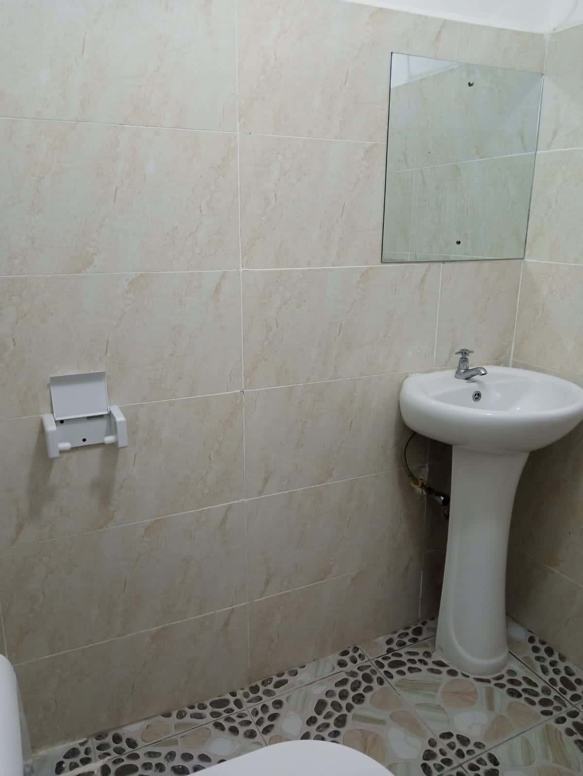 Modern 1 Bedroom Apartment thumbnail 3