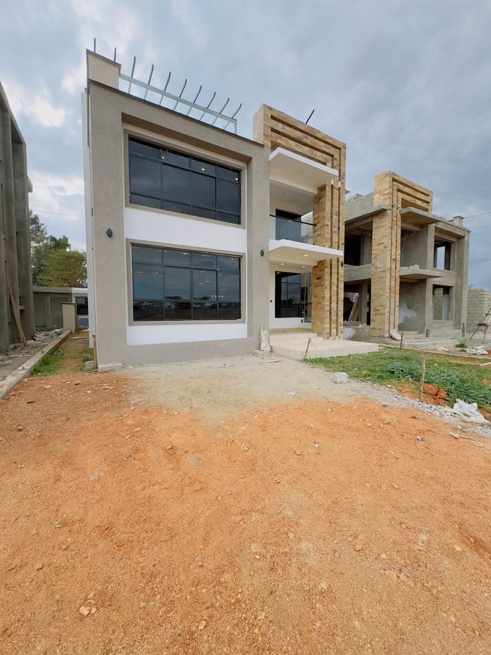 5-BEDROOM ALL-ENSUITE VILLAS + DSQ - Image 1