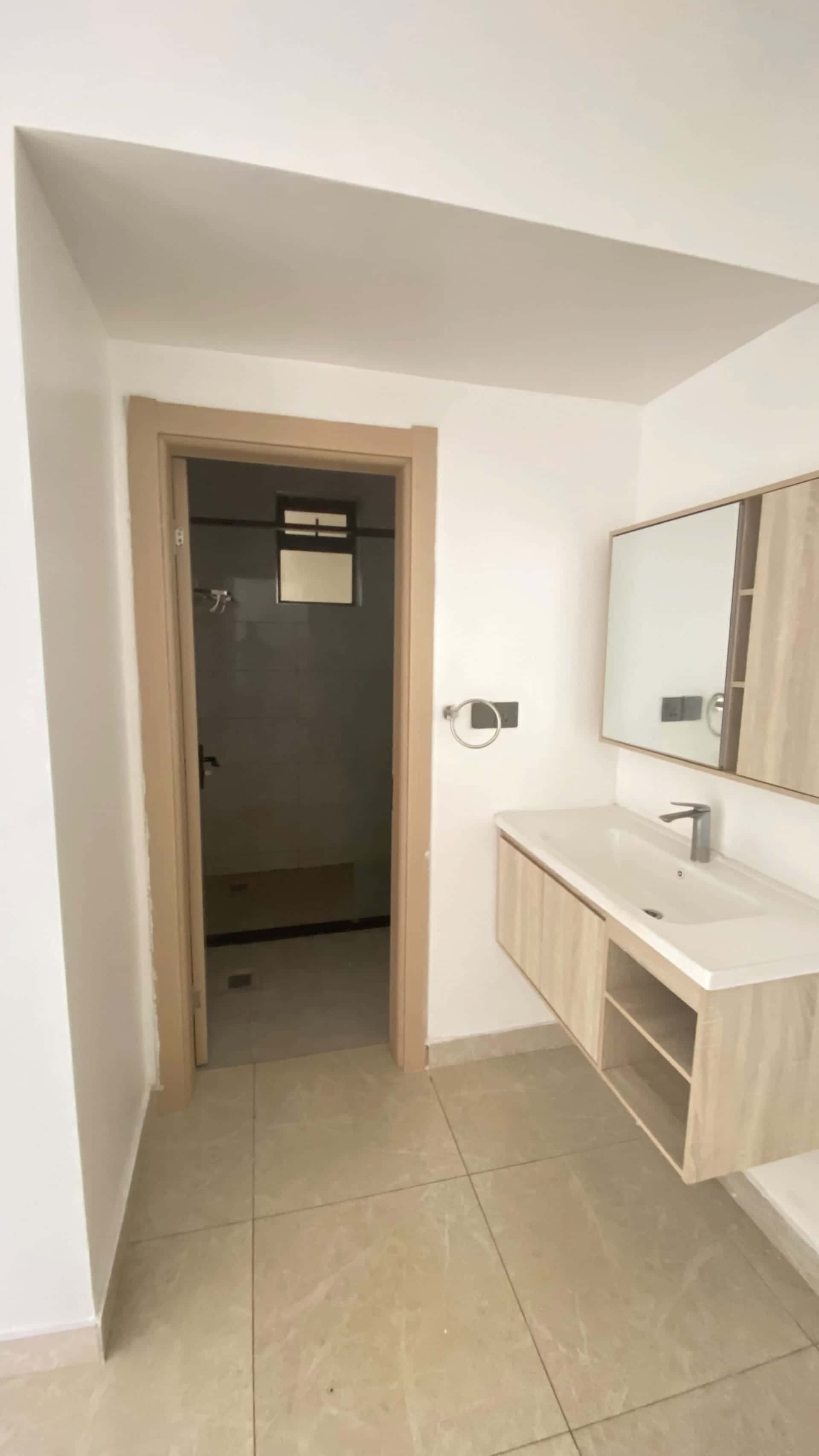 Modern 3 bedroom apartment thumbnail 7