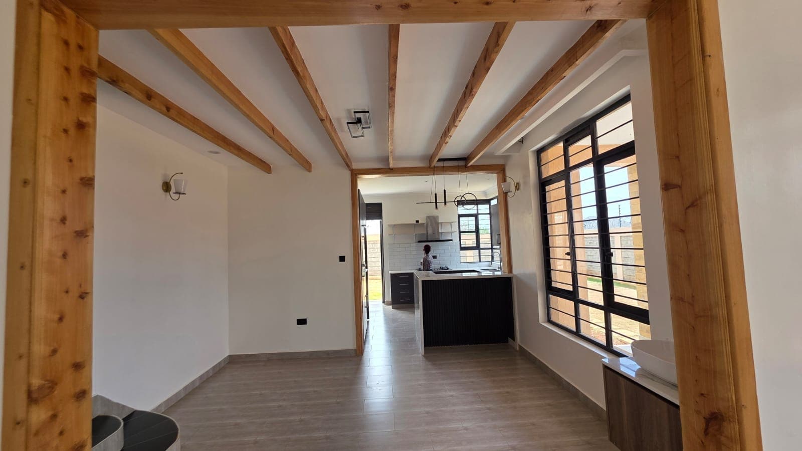 4 Bedroom Flatroof Maisonette + SQ & Family Room