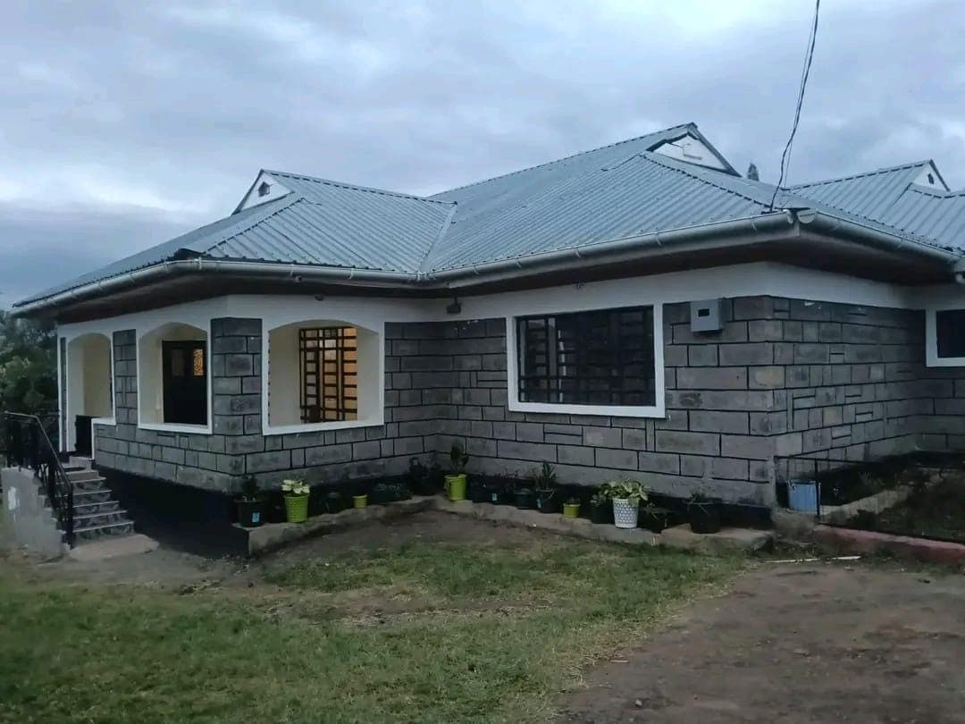 4 Bedroom All ensuite home sitting on a generous ¼ acre plot at Kampi ya Moto, Nakuru City.