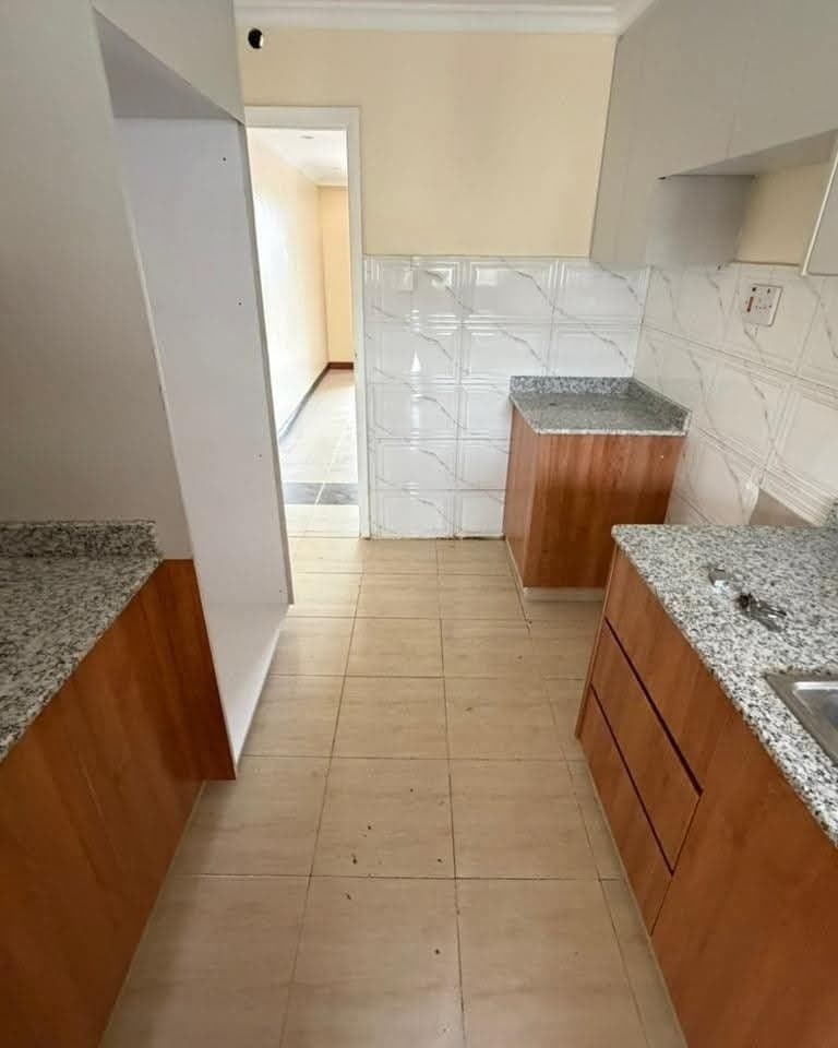 4 Bedroom Maisonette + DSQ to Let in South B
