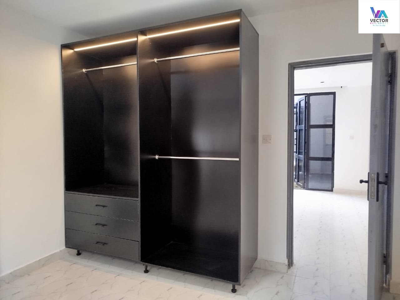 3 Bedroom All Ensuite plus dsq  - Image 4
